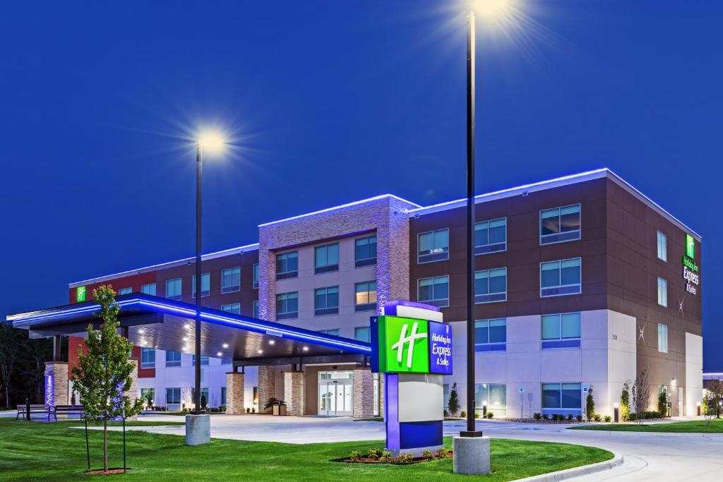 Holiday Inn Express & Suites - Parsons an IHG Hotel - main image