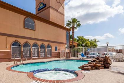 Days Inn & Suites by Wyndham Pasadena - image 13