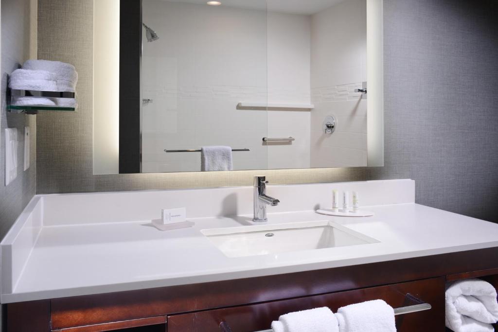 Residence Inn by Marriott Houston Pasadena - image 4