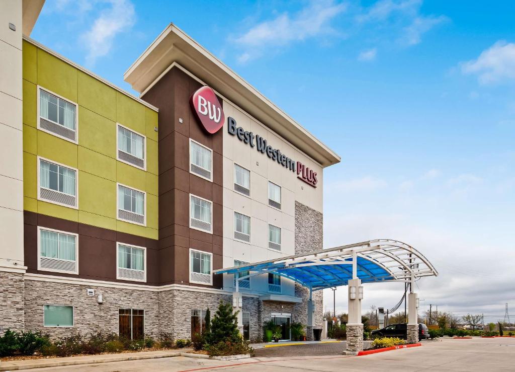 Best Western Plus Pasadena Inn & Suites - main image