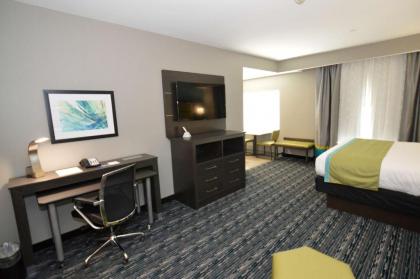 Best Western Plus Pasadena Inn & Suites - image 11