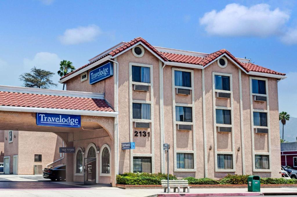 Travelodge by Wyndham Pasadena Central - main image