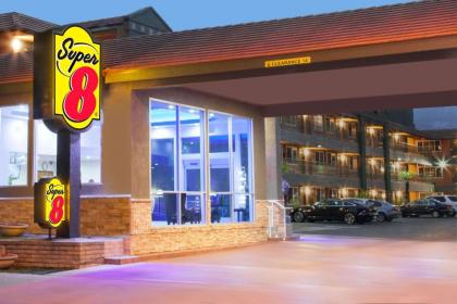 Super 8 by Wyndham Pasadena/LA Area - image 4