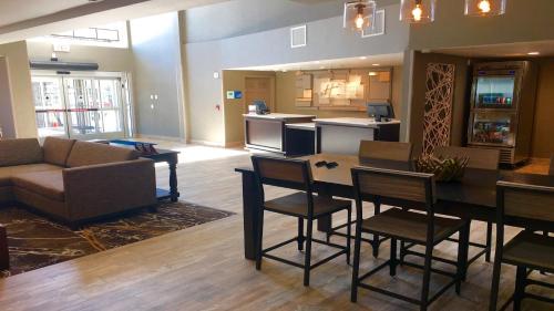 Holiday Inn Express Hotel & Suites - Paso Robles an IHG Hotel - image 5