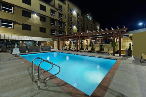 Oxford Suites Paso Robles - image 3