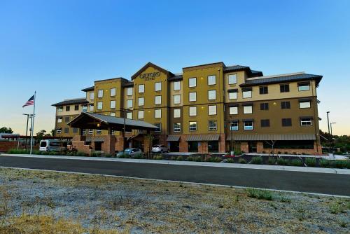 Oxford Suites Paso Robles - image 5