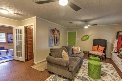 Vibrant Pass Christian Oasis - 3 Blocks to Beach! - image 12