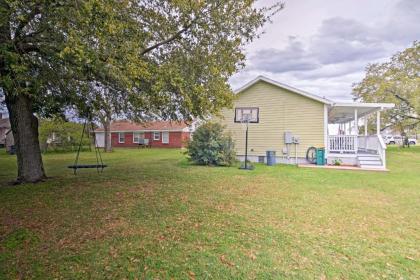 Cozy Pass Christian House with Porch Steps From Beach - image 10