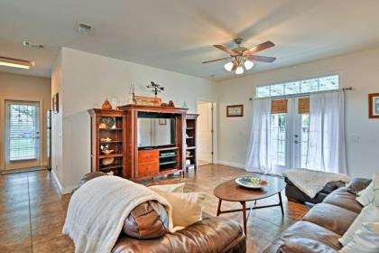 Cozy Pass Christian House with Porch Steps From Beach - image 4