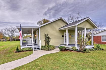 Cozy Pass Christian House with Porch Steps From Beach - image 9