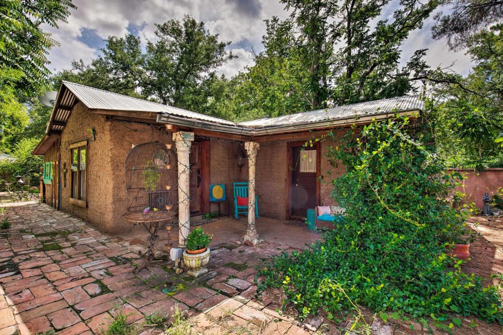 Patagonia Cottage with Patio and Yard Walk to Town! - main image