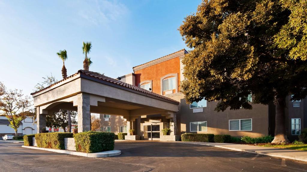 Best Western Plus Villa Del Lago Inn - main image