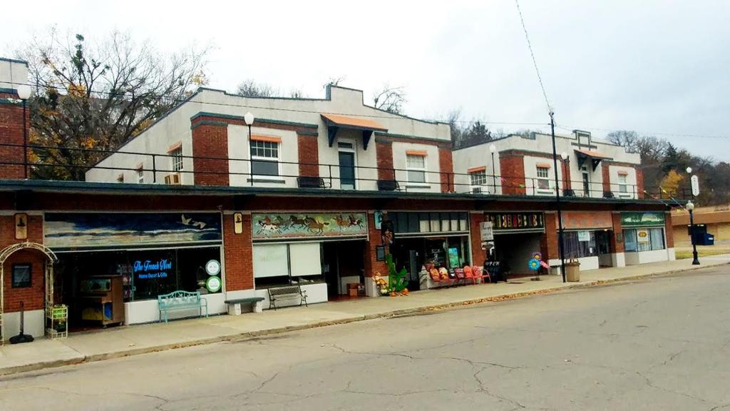 Historic Whiting Hotel Suites - image 7