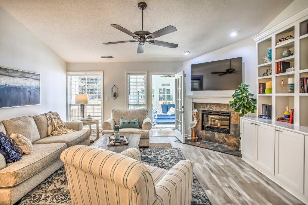 Lovely Pawleys Island Condo with Resort Perks! - main image