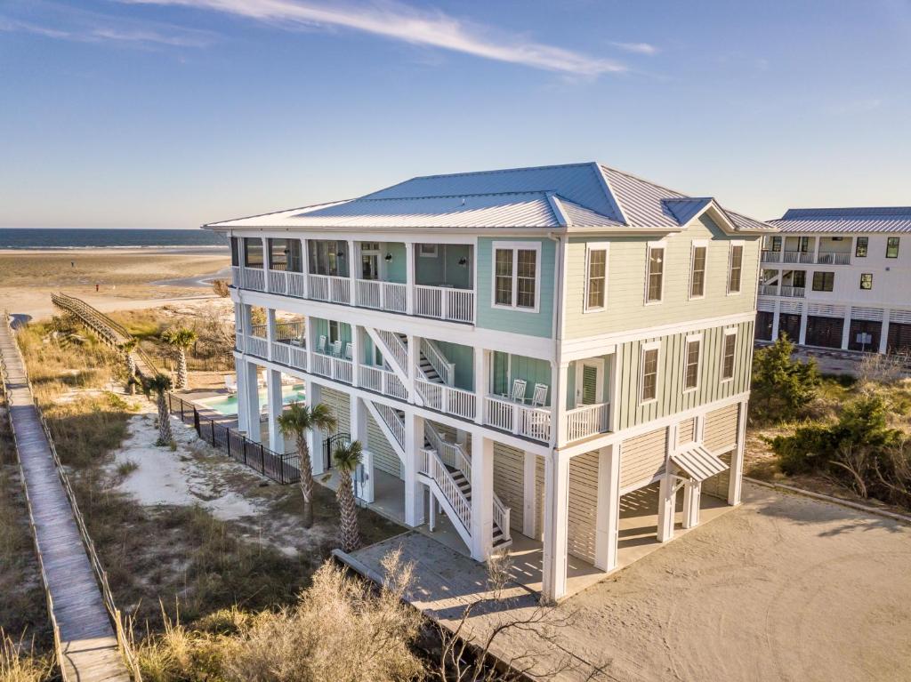 Paradise Point 7BR7BA Oceanfront Beach House - main image