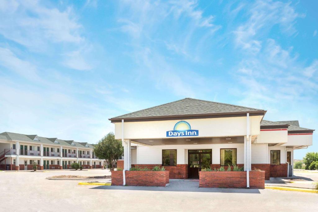 Days Inn by Wyndham Paxton - main image