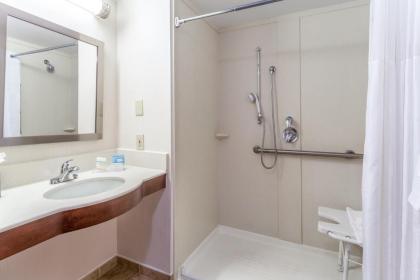 Hampton Inn Boston/Peabody - image 13