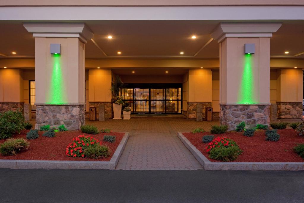 Holiday Inn & Suites Boston Peabody an IHG Hotel - image 2