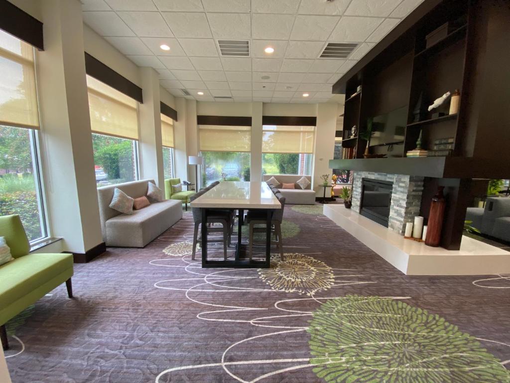 Hilton Garden Inn Atlanta/Peachtree City - image 4