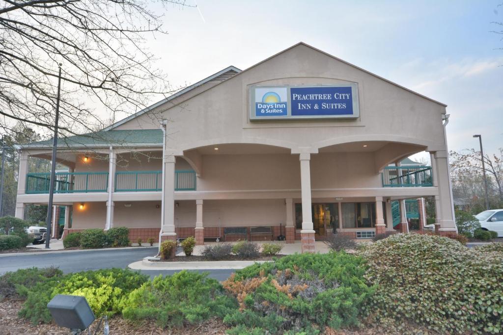 Days Inn & Suites by Wyndham Peachtree City - image 4