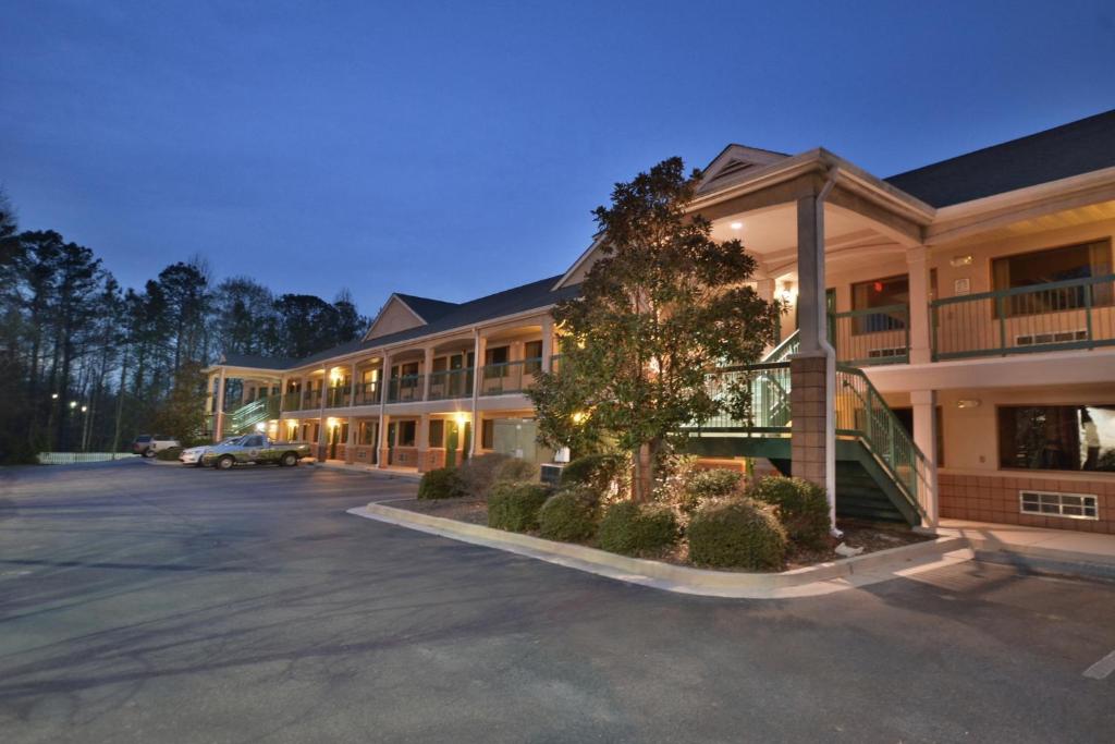 Days Inn & Suites by Wyndham Peachtree City - image 7