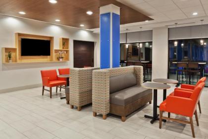 Holiday Inn Express Fayetteville - image 12