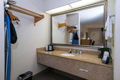 Best Western Airport Inn - image 5