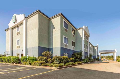 Quality Inn & Suites Pearl-Jackson - main image