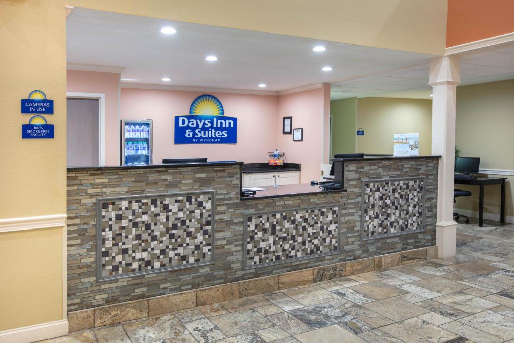 Days Inn & Suites by Wyndham Florence/Jackson Area - image 7