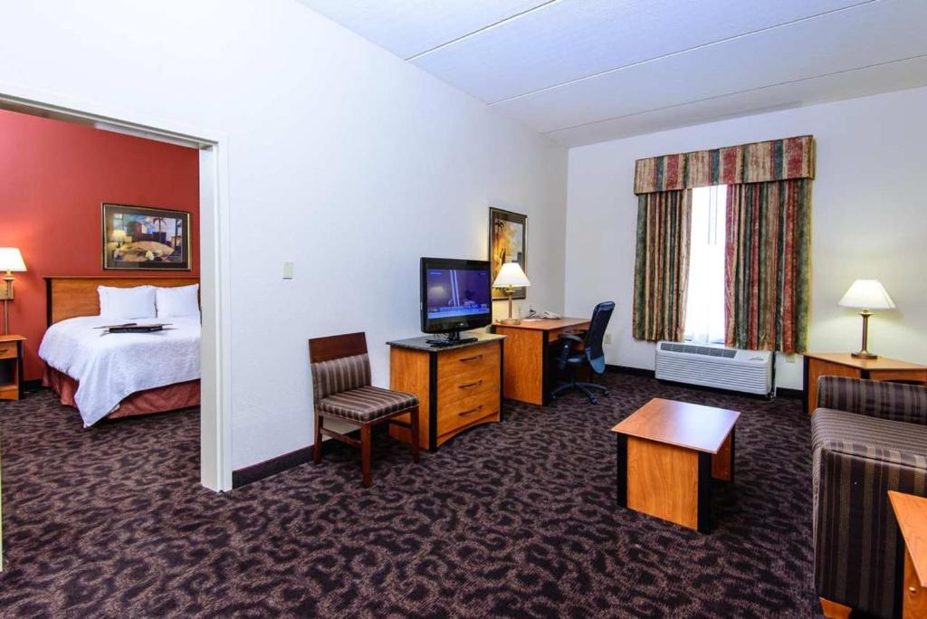 Hampton Inn Houston-Pearland TX - image 3