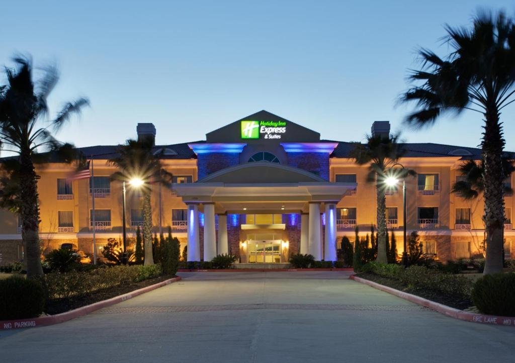 Holiday Inn Express Pearland an IHG Hotel - main image