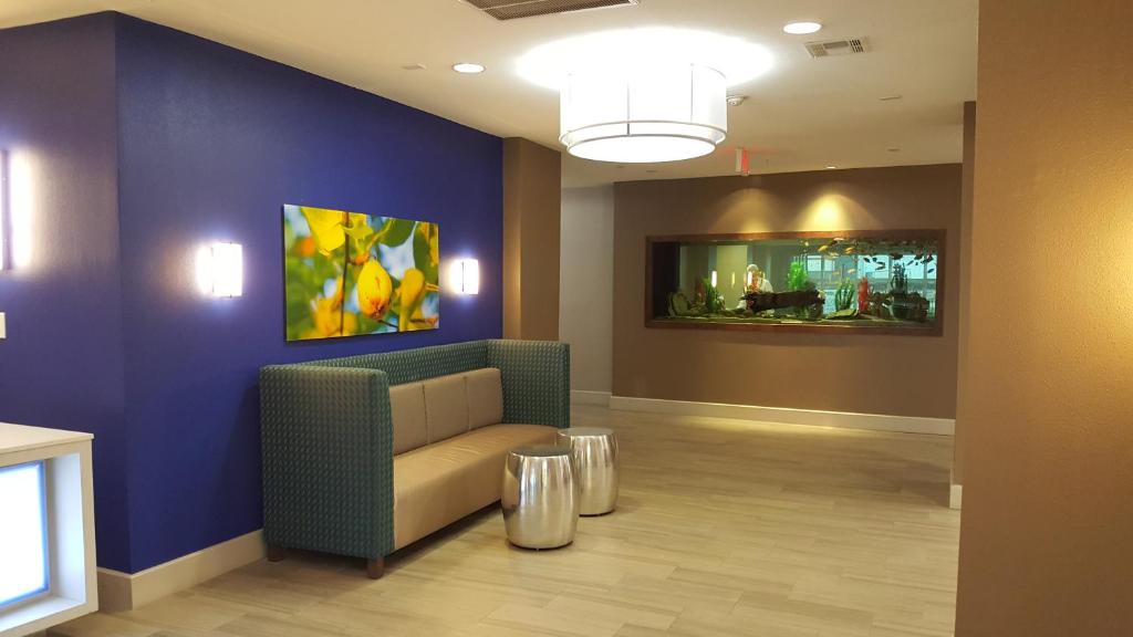 Holiday Inn Express Pearland an IHG Hotel - image 4