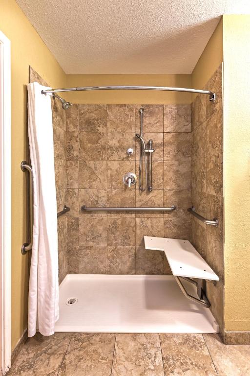 Candlewood Suites Pearland an IHG Hotel - image 3