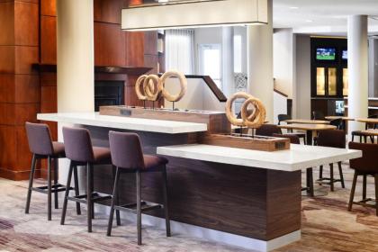 Courtyard Marriott Houston Pearland - image 8