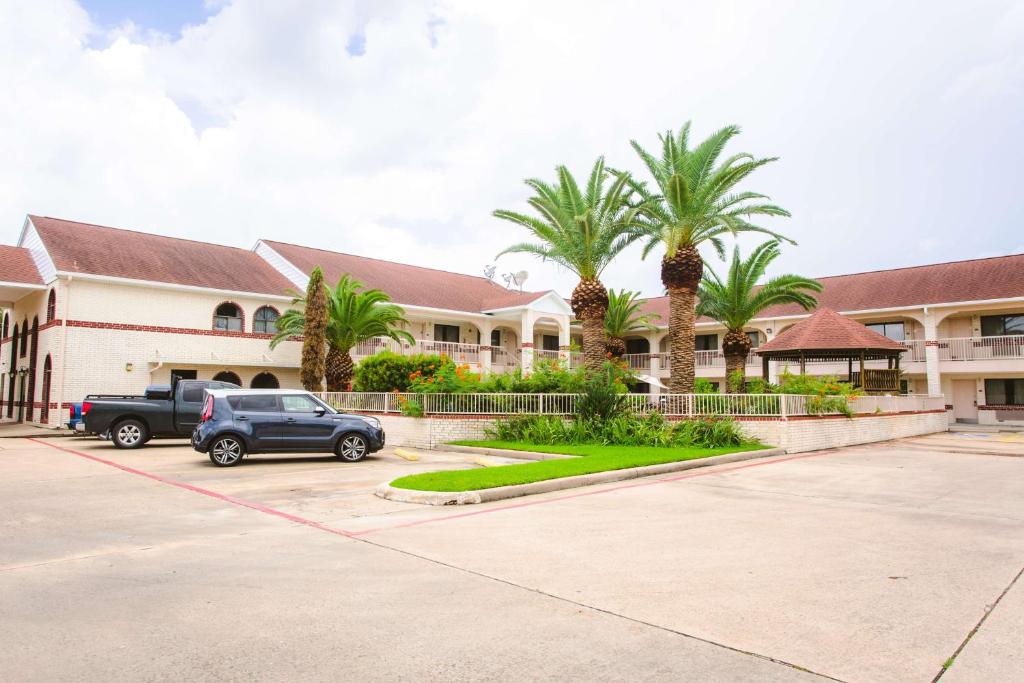 Best Western Pearland Inn - image 7