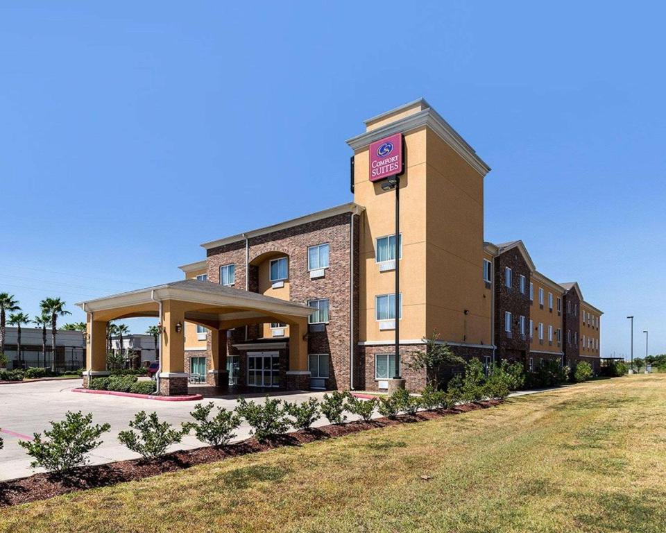 Comfort Suites Pearland - main image