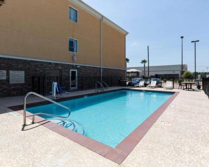 Comfort Suites Pearland - image 6