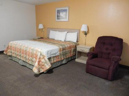 Executive Inn Pearsall - image 11