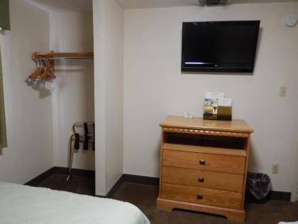 Executive Inn Pearsall - image 7