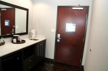 Hampton Inn Pearsall - image 15