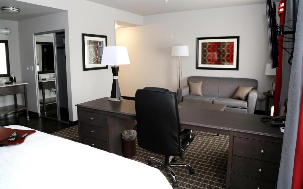 Hampton Inn Pearsall - image 2