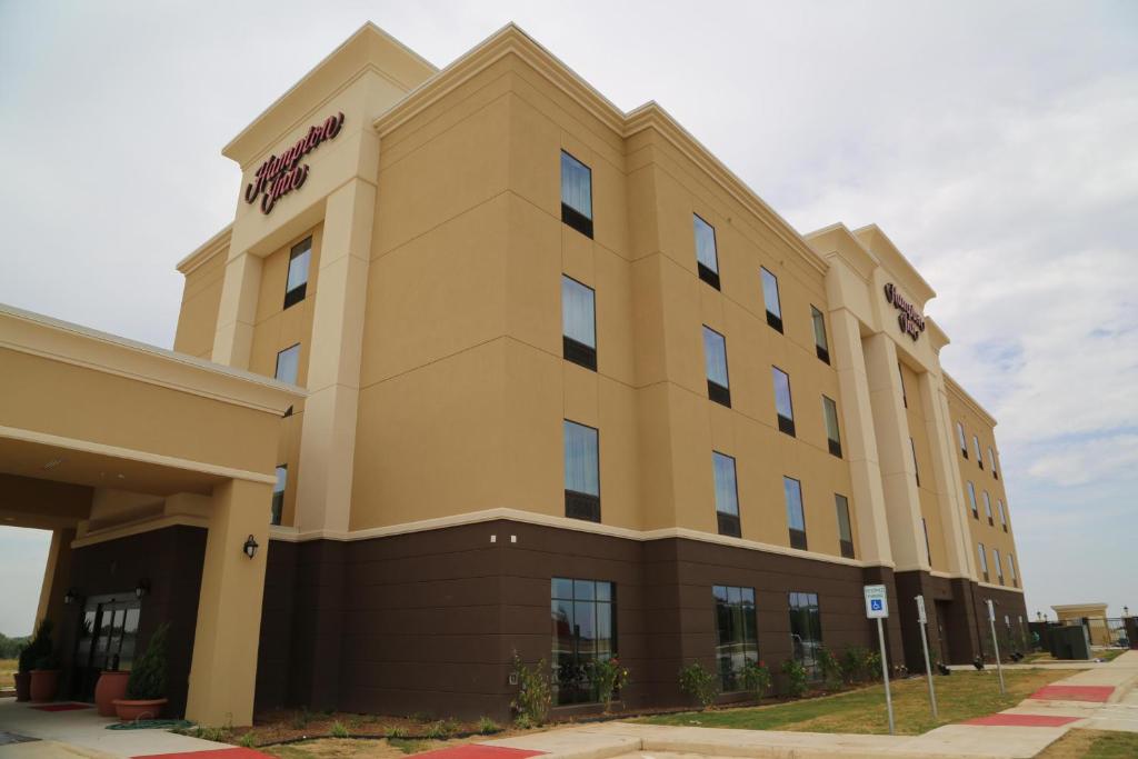 Hampton Inn Pearsall - image 7