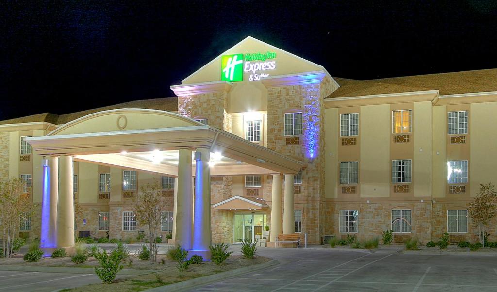 Holiday Inn Express & Suites Pecos an IHG Hotel - image 2