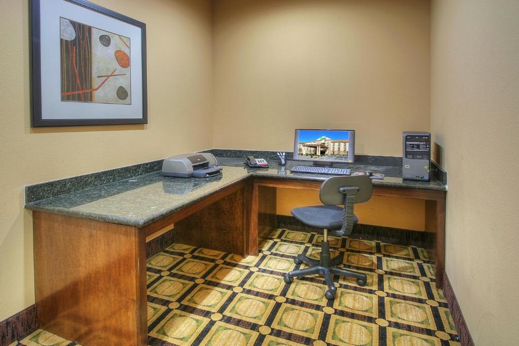 Holiday Inn Express & Suites Pecos an IHG Hotel - image 3