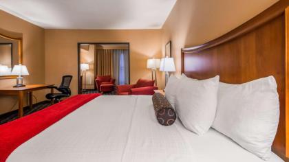 Best Western Plus Swiss Chalet Hotel & Suites - image 14