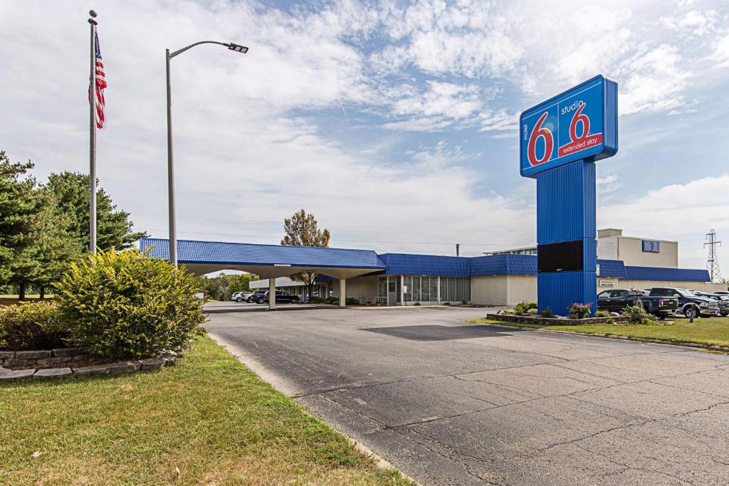 Motel 6-Pekin IL - main image