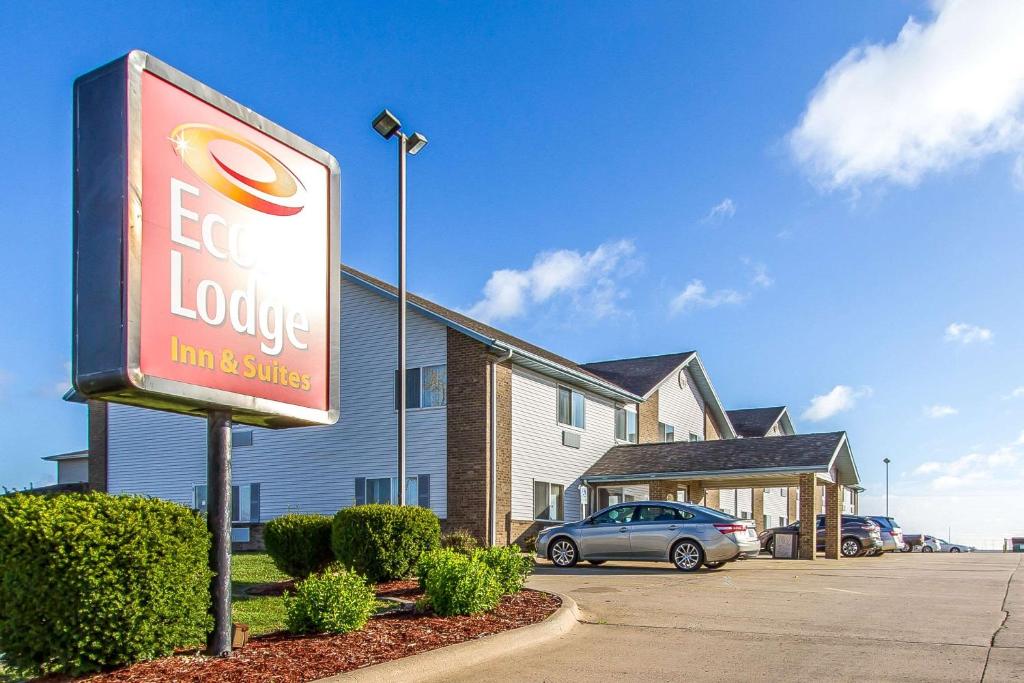 Econo Lodge & Suites - main image