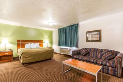 Econo Lodge & Suites - image 14