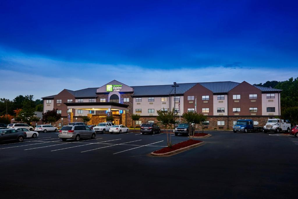 Holiday Inn Express & Suites Birmingham South - Pelham an IHG Hotel - main image