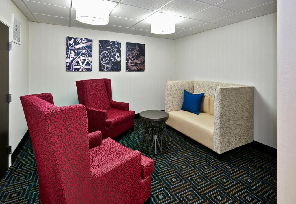 Holiday Inn Express & Suites Birmingham South - Pelham an IHG Hotel - image 5